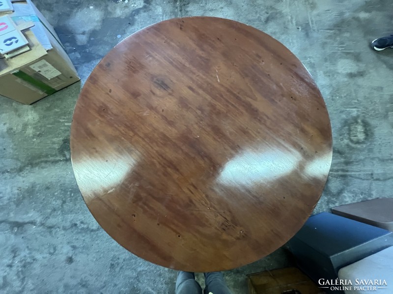 Kávézóasztal gyöngyházberakásokkal, 70 x 100 cm-es. 9036