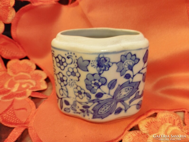 Blue and white porcelain with a floral pattern, perhaps a toothbrush holder