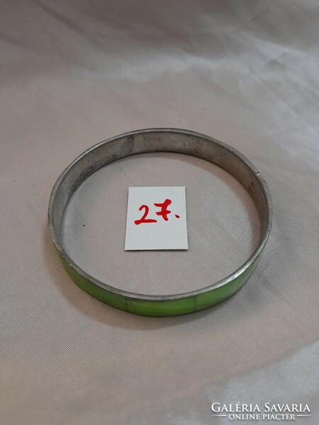 Vintage pearl green bracelet. 6.3 X 1 cm.