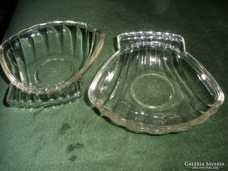 Marked, shell-shaped glass bowl 2 pcs