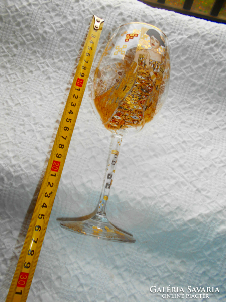 A stemmed glass based on Gustav Klimt's art nouveau painting