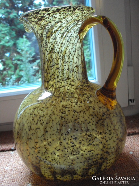 Üveg  váza hatalmas, anyagában mintás