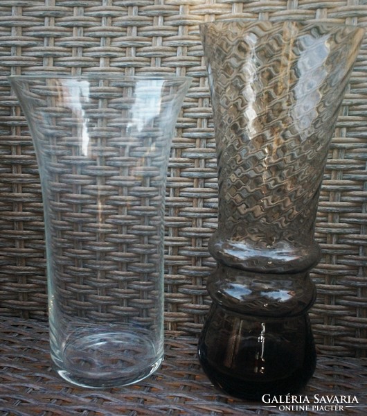 Vintage füstszínű üveg váza, 24 cm﻿, feltűnő szín, forma, design