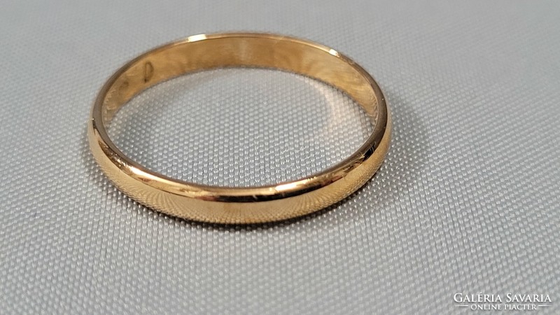 (5) 14 K arany jegygyűrű, karika gyűrű 1,96 g