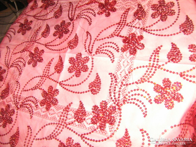 Gyönyörű flitter hímzéses piros virágos különleges terítő