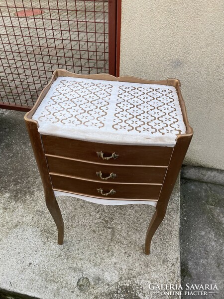 Small cabinet chest of drawers