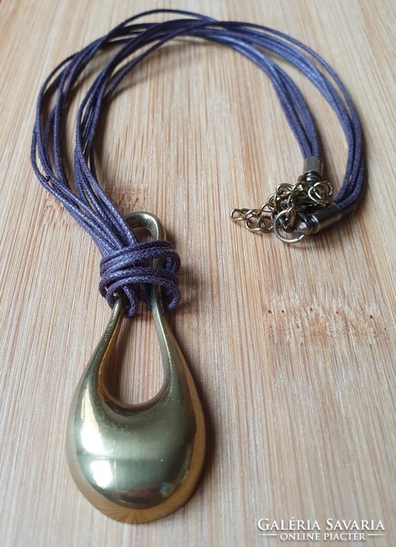 Drop-shaped bisque necklace pendant