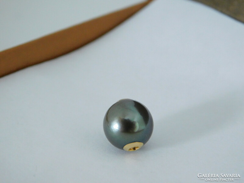 Tahitian pearl pendant with 18k gold edges au750