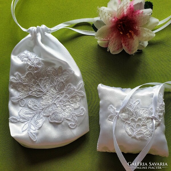Wedding gyp05 - snow-white satin ring pillow and bridal veil (for dogs)
