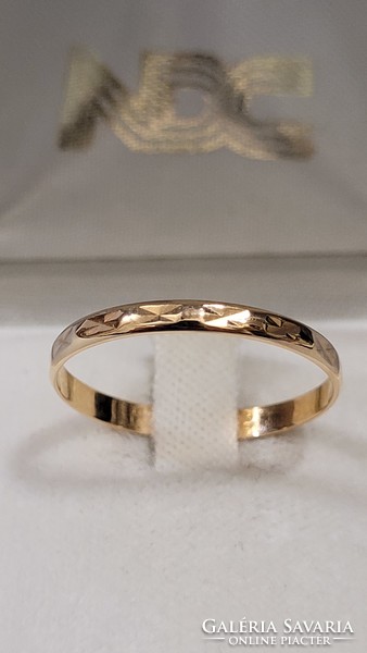 (9) 14 K arany jegygyűrű, karika gyűrű 1,02 g