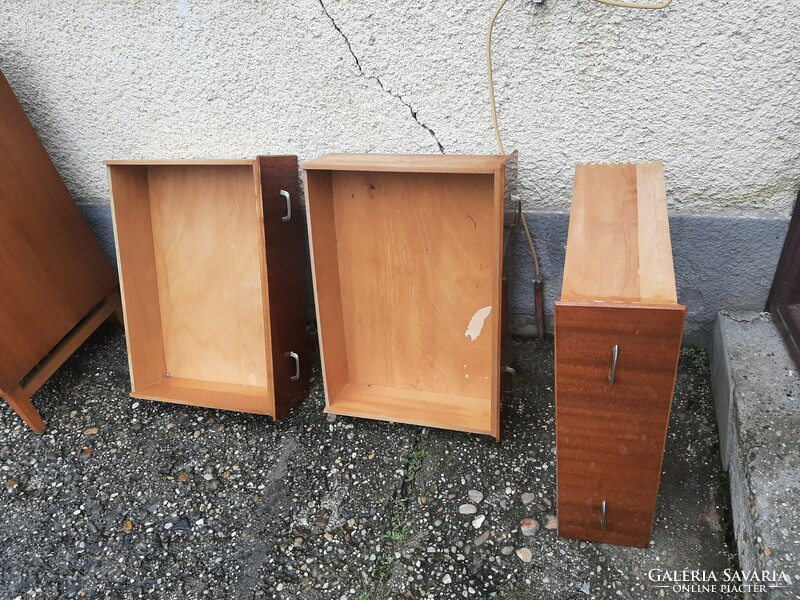 Praktikus, masszív fa fiókos régi Buviv bútor komód jó fiókos szekrény
