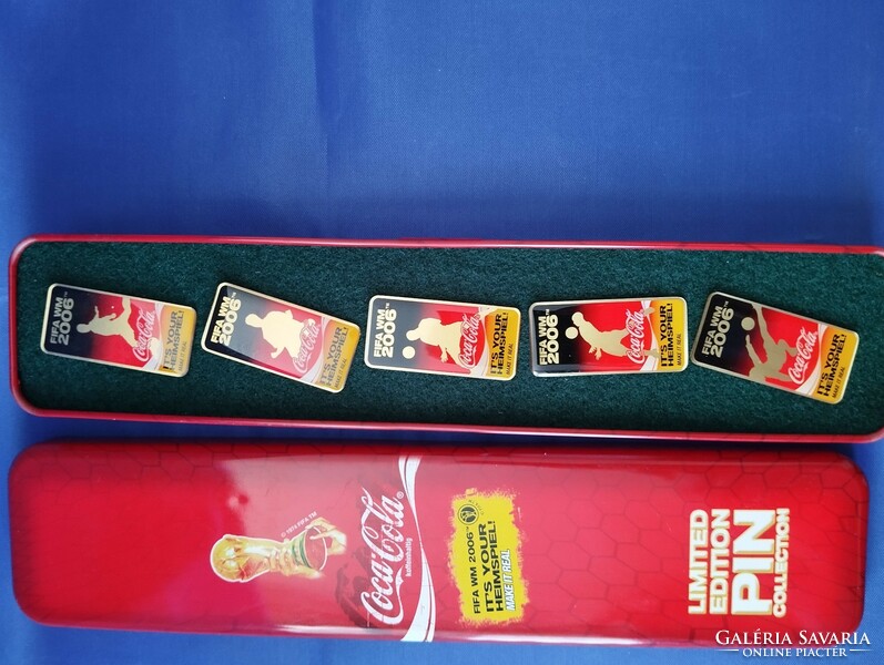 Coca Cola ( futbalvilágbajnokságról készült kitűzők)