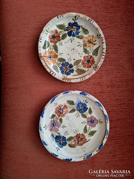 2 db nagyon régi, kézzel festett mázas fali tányér gránit tányér