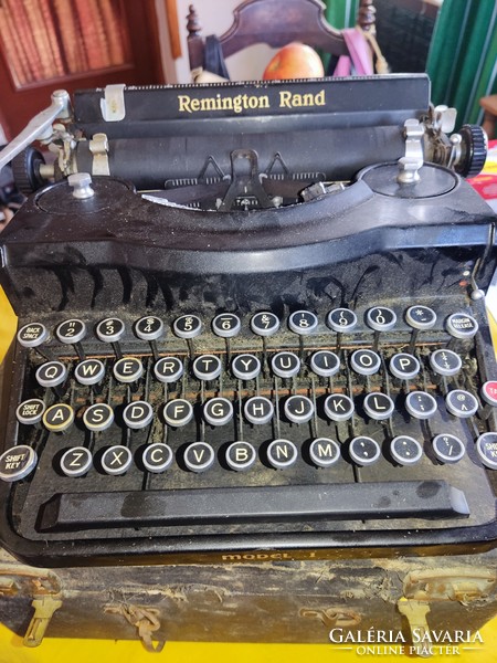 Remington rand old typewriter