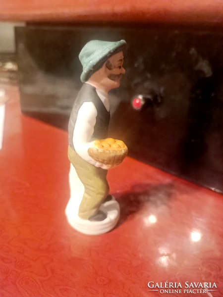 Small figure with a hat
