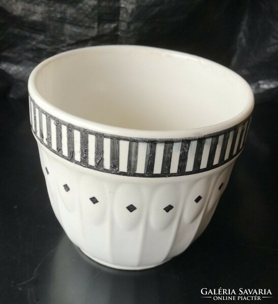 White granite bowl 11.5 cm high, with black decoration