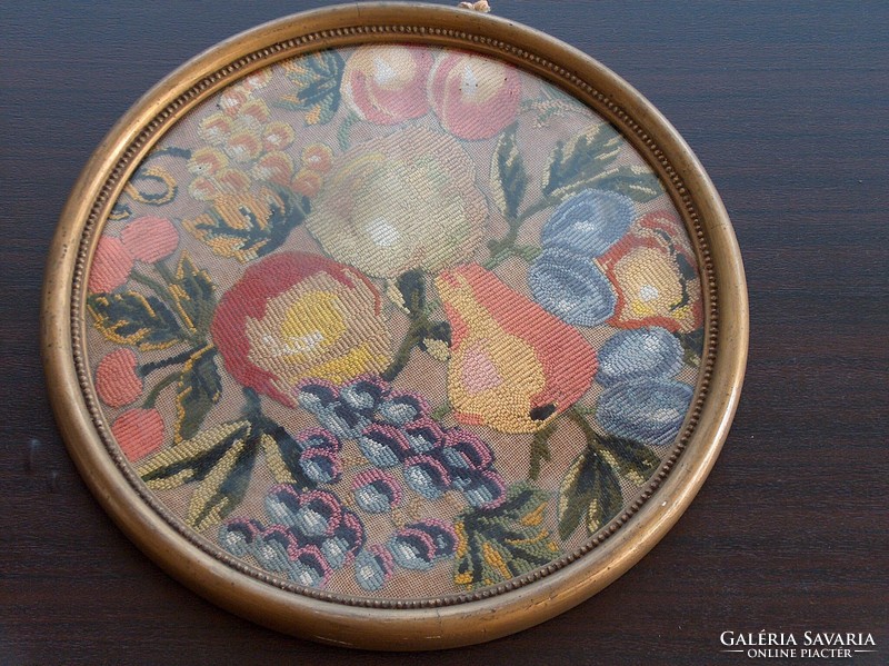 Tapestry depicting fruits in an old round frame, flawless.