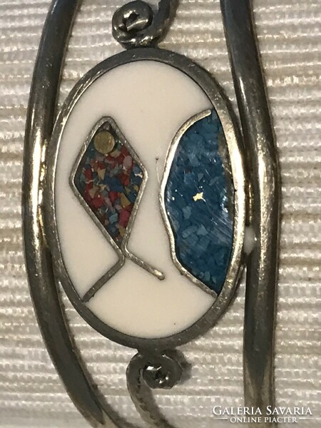 Mexican silver bracelet with shell and semi-precious stone inlay, 5.5 cm inner diameter