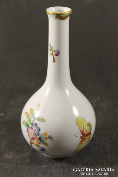 Victoria pattern vase of Herend 311