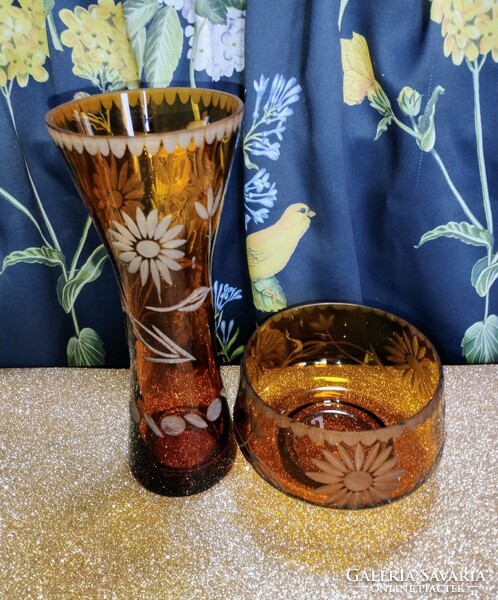 Kézi csiszolású borostyán színű váza asztalközép kínálóval