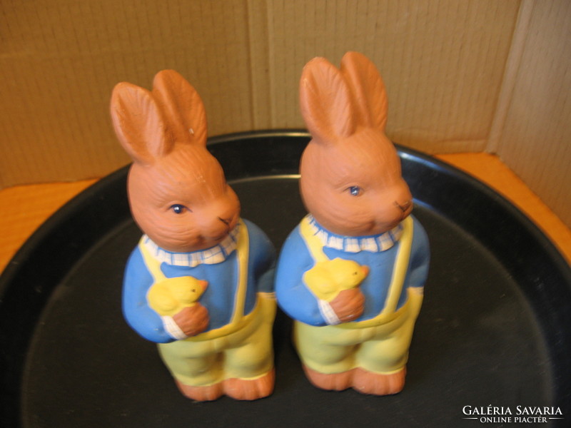 With 2 ceramic bunny chicks