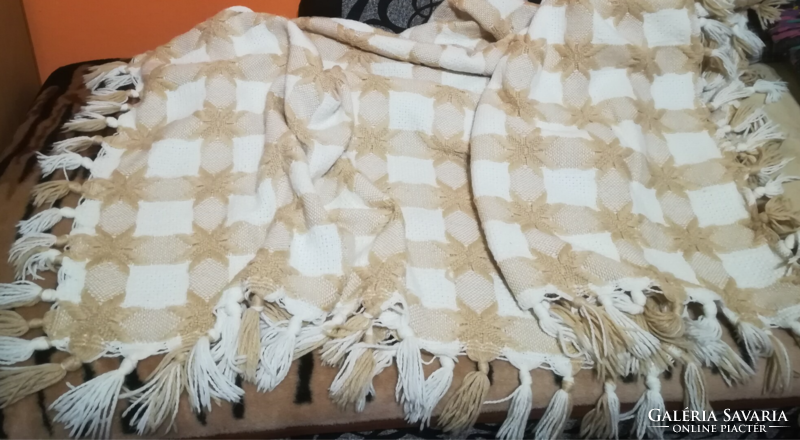 Double bed blanket, 250 cm x 240 cm.