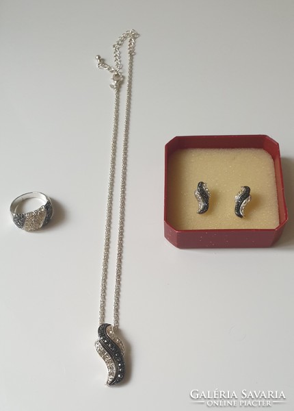 Nice necklace, ring and earring set