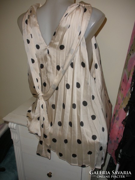 Beige blouse with black spots