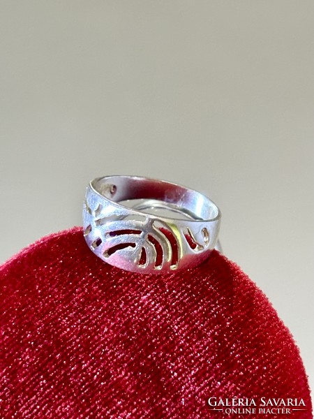 Csodás, áttört mintás ezüst gyűrű
