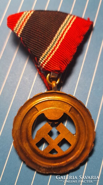Miner's service bronze medal, nicely decorated and painted (there is a post office)!