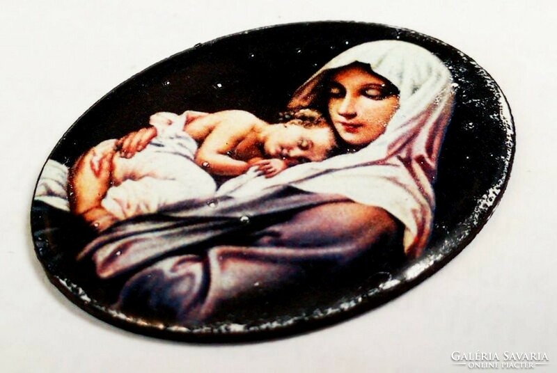 Katolikus ékszer Az anyja mellén alvó kis Jézussal. Tűzzománc medál