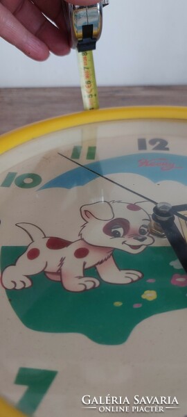 Retro keeay plastic wall clock with a dog that fits in a child's room