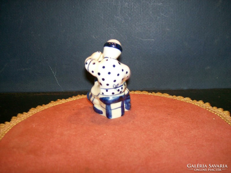 Porcelain ceramic master figure 8 cm high