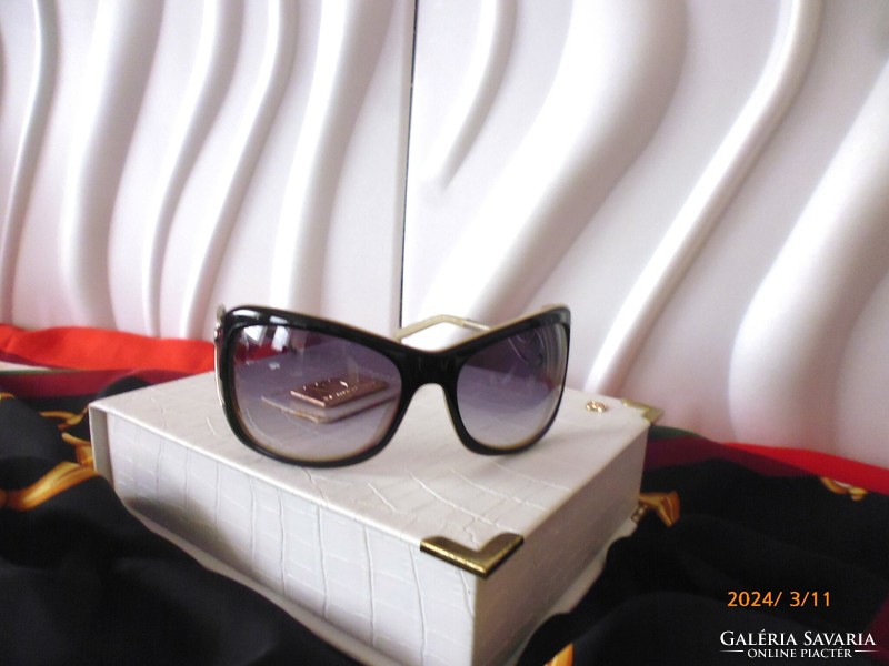 Vintage Roberto Cavalli Women's Sunglasses...