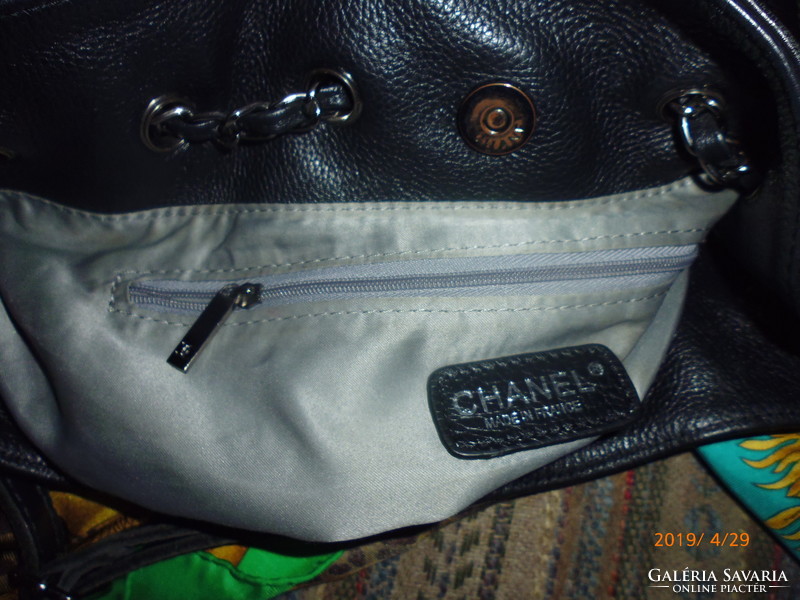 Női Chanel  bőr táska .