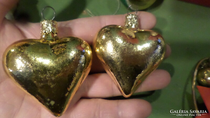 2 golden glass hearts / Christmas tree ornaments in one, in good condition.