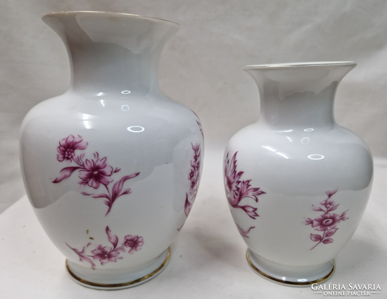 Hollóházi virágmintás szépen aranyozott porcelán vázák együtt eladók 18 és 15 cm.