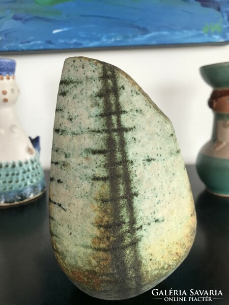 Ágoston Simó: earth-colored medium pebble vase (3.0) - 20/C