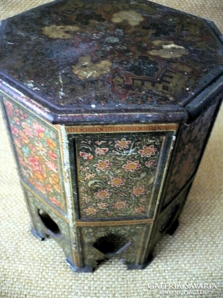 Old art nouveau flower pattern biscuit box