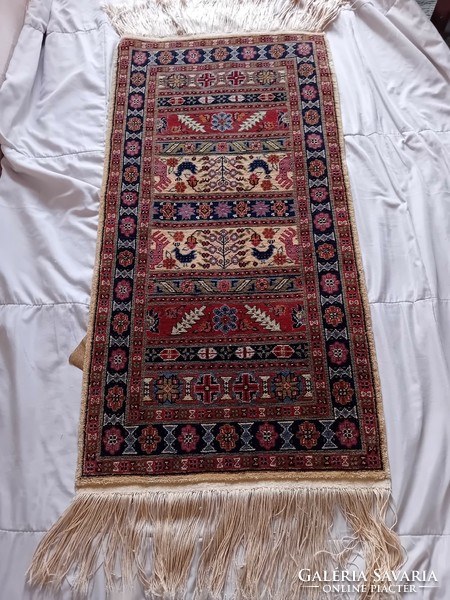 Tunisian silk purple carpet