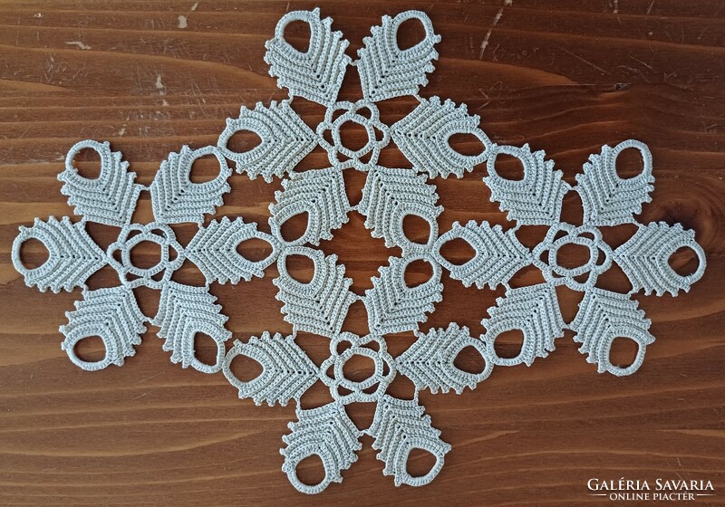 Rhombus-shaped Irish lace tablecloth made of 4 stars