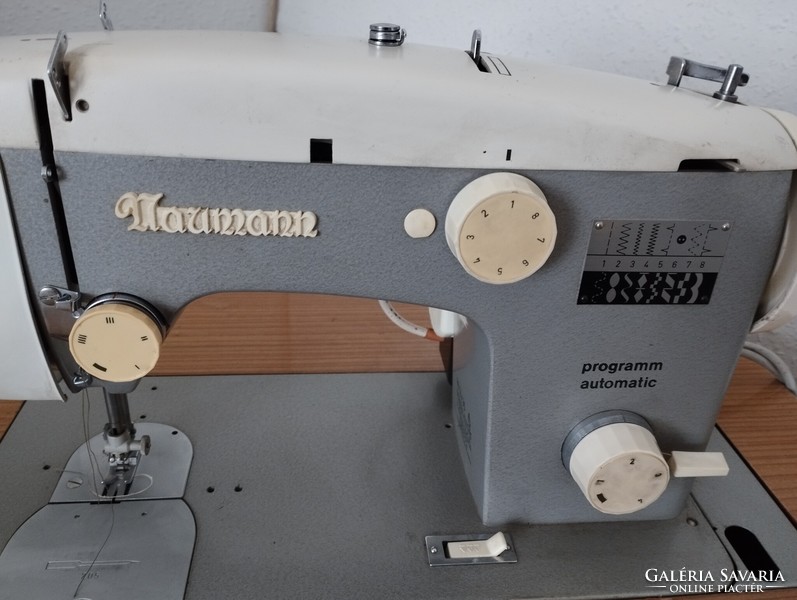 Stand Naumann sewing machine
