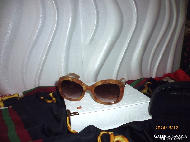 New salvatore ferragamo ... Women's beautiful sunglasses.