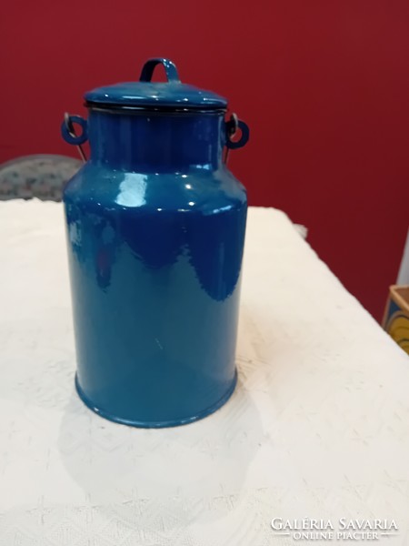 Enameled old 2 l milk jug lampart