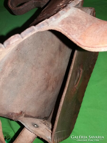 Antik Iparművész kemény bőr eredeti ZIEGLER (SZEGED) bőrdíszműves váll táska 27x22cm képek szerint