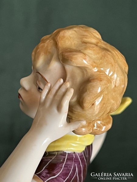 Volkstedt sálas lány porcelán figura lila csíkos pólóban (P0013)