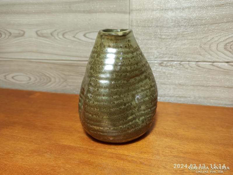 Gallery vase with eosin effect