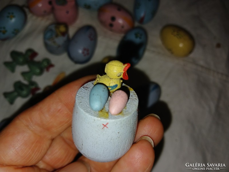 Retró húsvéti dekorok fából, kézzel festve