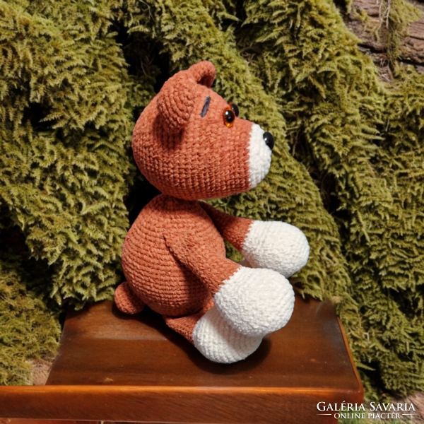 Teddy bear crocheted by hand using the amigurumi technique