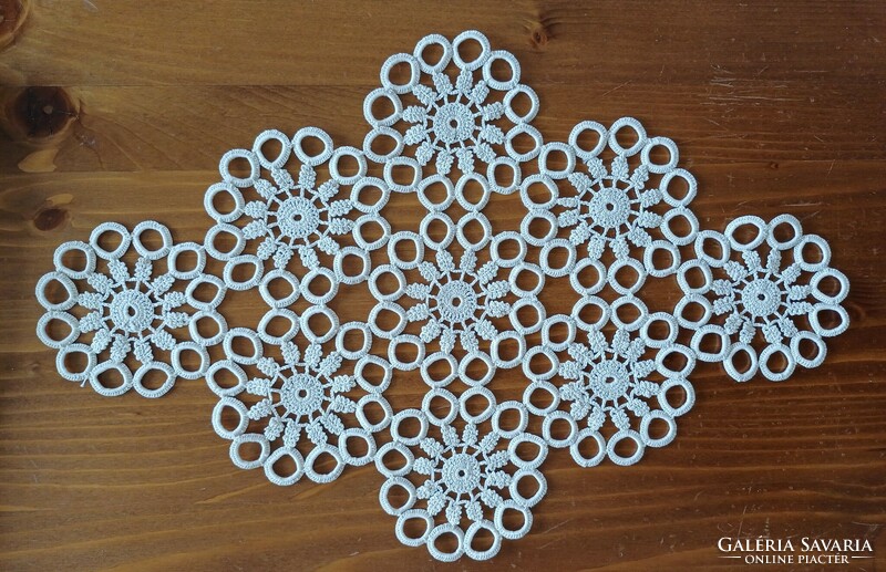 Rhombus-shaped crochet lace tablecloth made of 9 stars